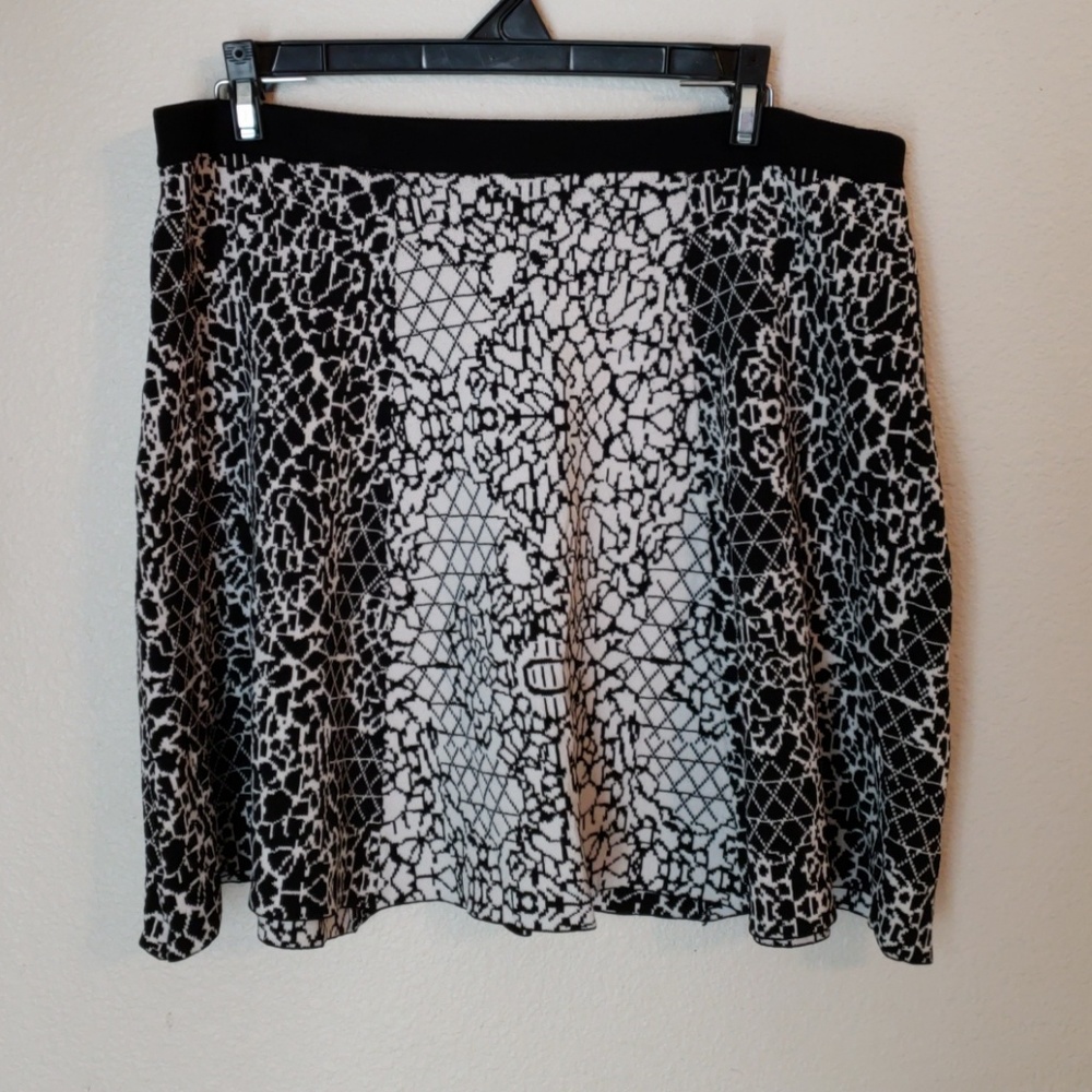 Banana Republic Skirt Large STRETCH black/white pa